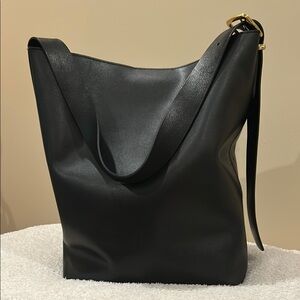 Madewell Leather Essential Bucket Tote